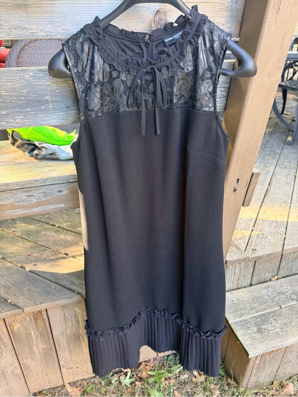 KARL LAGERFELD Paris Black sleeveless shift dress floral lace yoke Size Medium - Picture 10 of 12